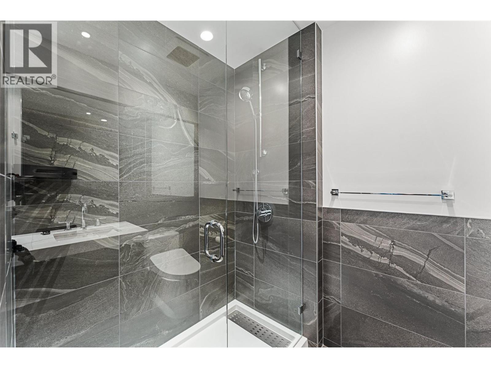 1191 Sunset Drive Unit# 3302, Kelowna, BC - Indoor Photo Showing Bathroom