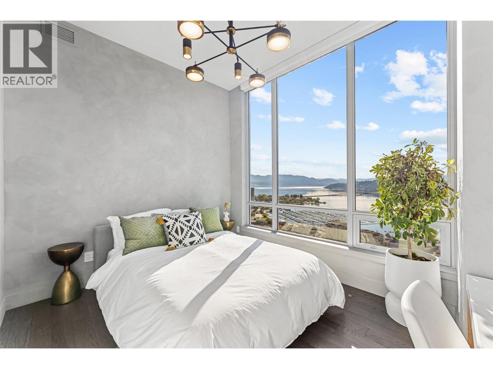 1191 Sunset Drive Unit# 3302, Kelowna, BC - Indoor Photo Showing Bedroom