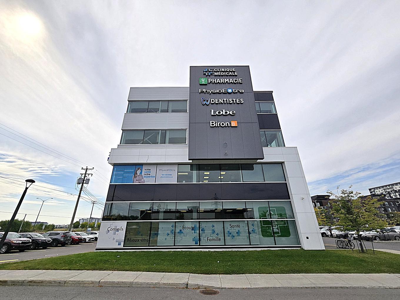Frontage - 230-11800 Rue De Chaumont, Mirabel, QC -