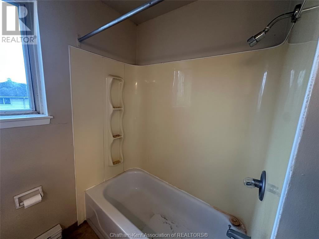 9 Sarah Crescent Unit# 303, Chatham, ON - Indoor Photo Showing Bathroom