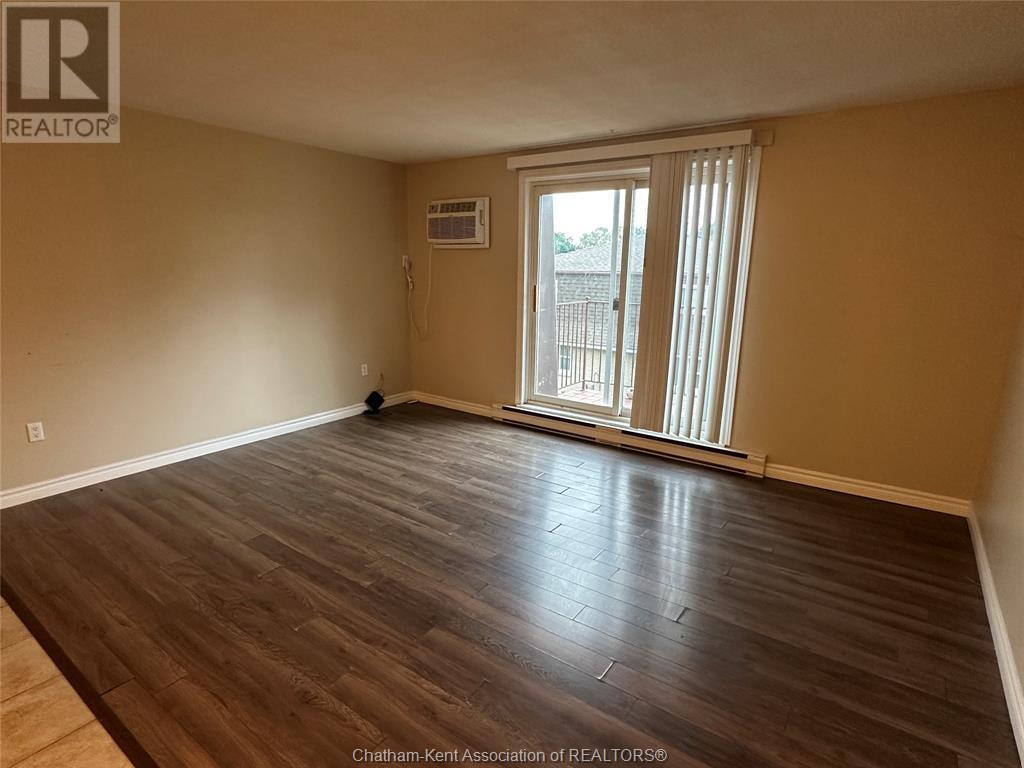 9 Sarah Crescent Unit# 303, Chatham, ON - Indoor Photo Showing Other Room