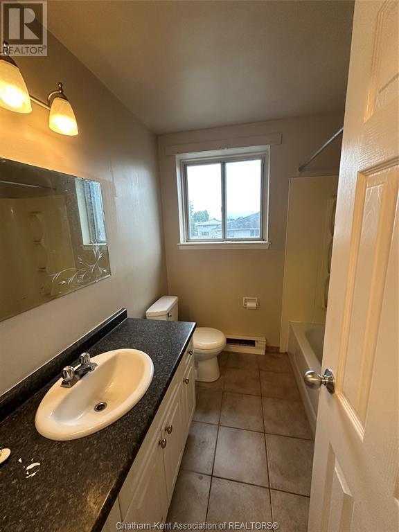 9 Sarah Crescent Unit# 303, Chatham, ON - Indoor Photo Showing Bathroom