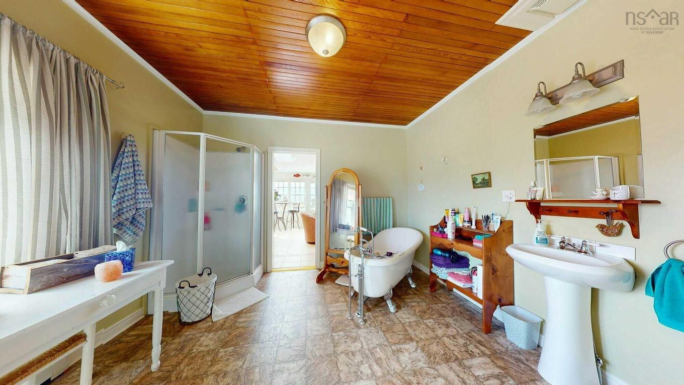 18 Harbourview Drive, Port Bickerton, NS