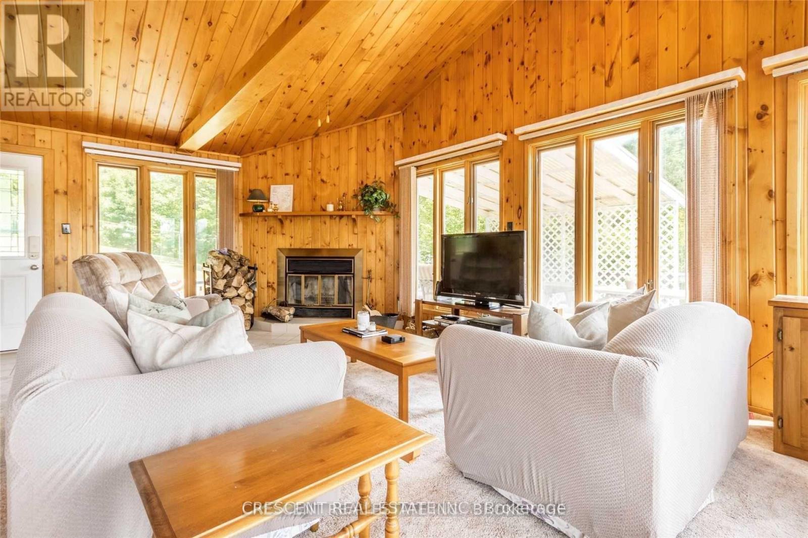 91 Jack'S Lake Road, Parry Sound Remote Area, ON - Indoor Photo Showing Living Room With Fireplace