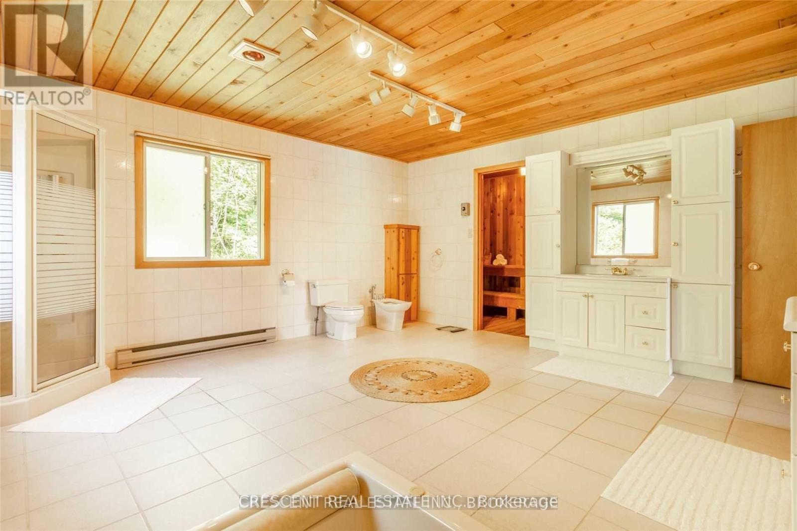 91 Jack'S Lake Road, Parry Sound Remote Area, ON - Indoor Photo Showing Other Room