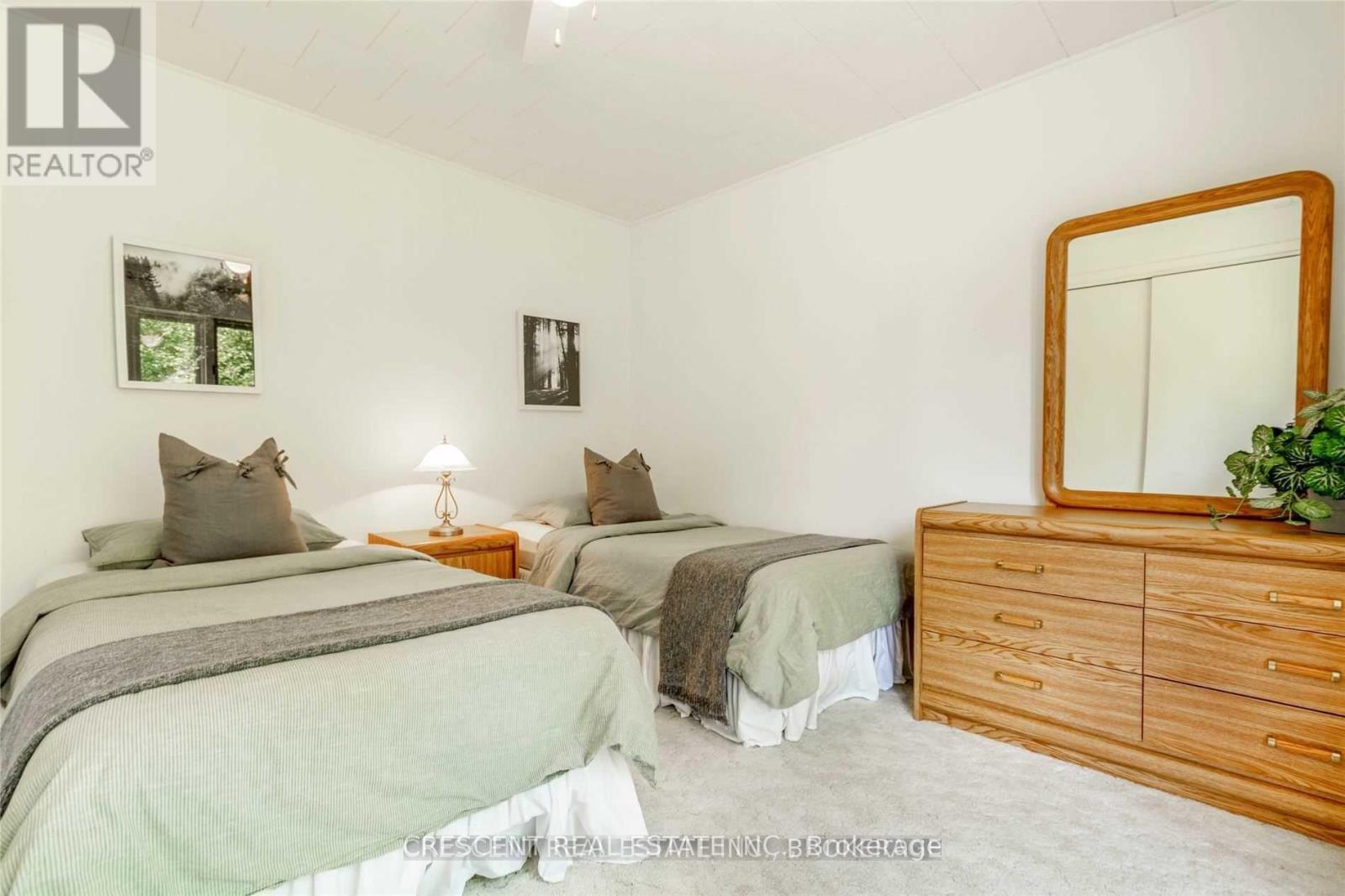 91 Jack'S Lake Road, Parry Sound Remote Area, ON - Indoor Photo Showing Bedroom