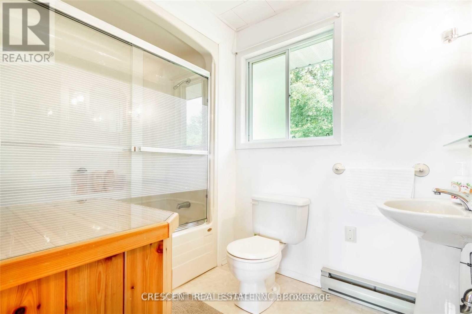 91 Jack'S Lake Road, Parry Sound Remote Area, ON - Indoor Photo Showing Bathroom