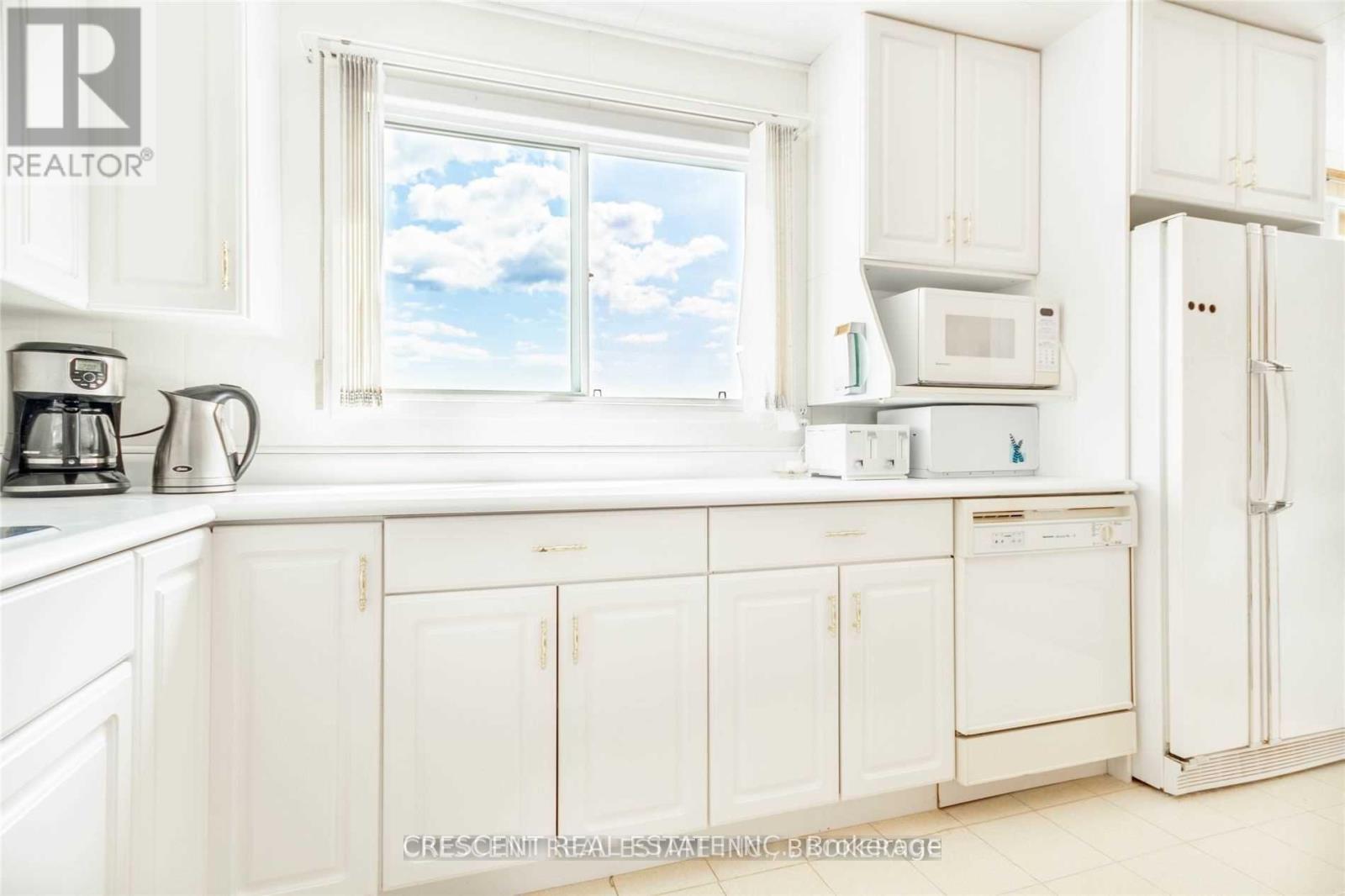 91 Jack'S Lake Road, Parry Sound Remote Area, ON - Indoor Photo Showing Kitchen