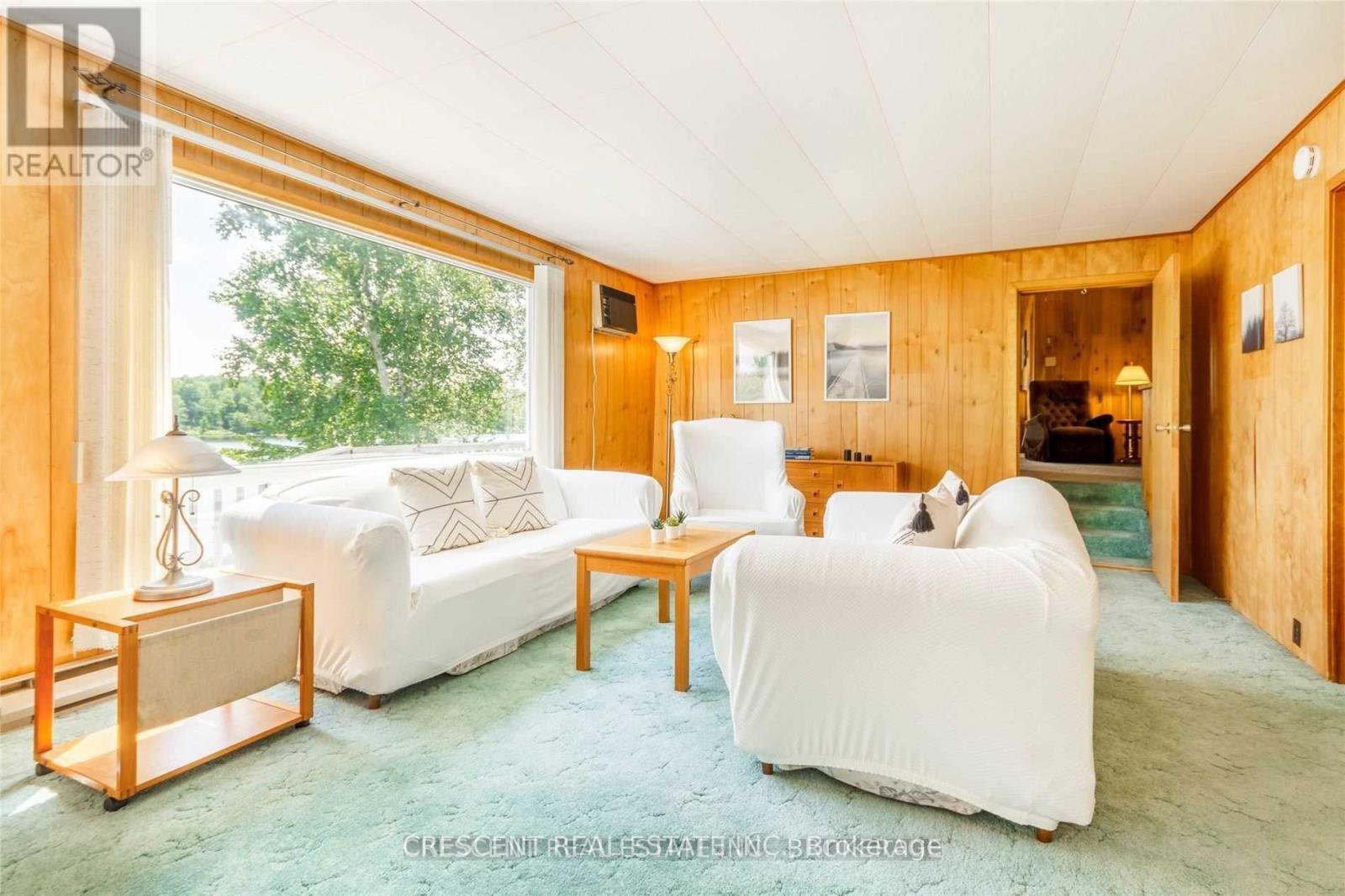 91 Jack'S Lake Road, Parry Sound Remote Area, ON - Indoor Photo Showing Living Room