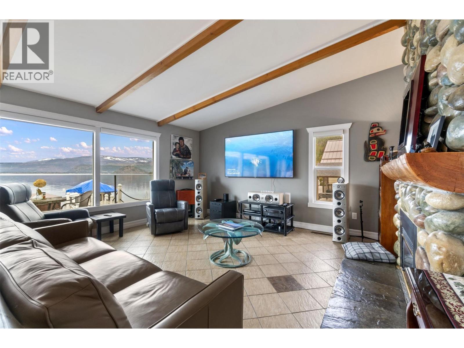 2009 Eagle Bay Road, Blind Bay, BC - Indoor Photo Showing Living Room