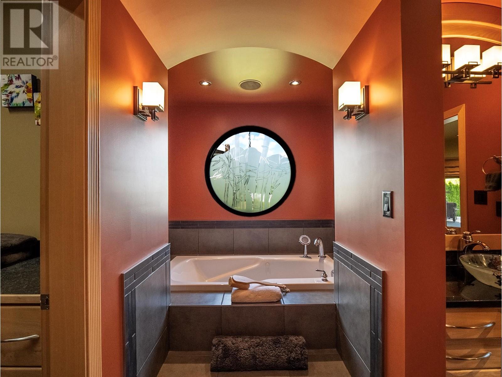 17949 87Th Street, Osoyoos, BC - Indoor Photo Showing Bathroom