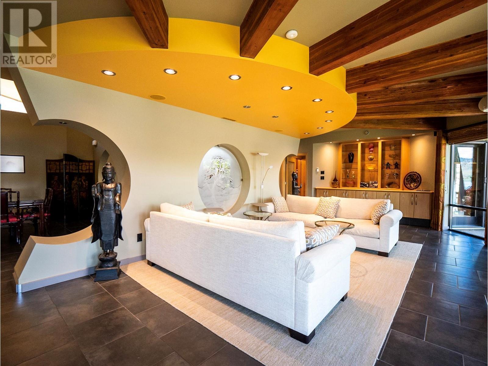 17949 87Th Street, Osoyoos, BC - Indoor Photo Showing Living Room