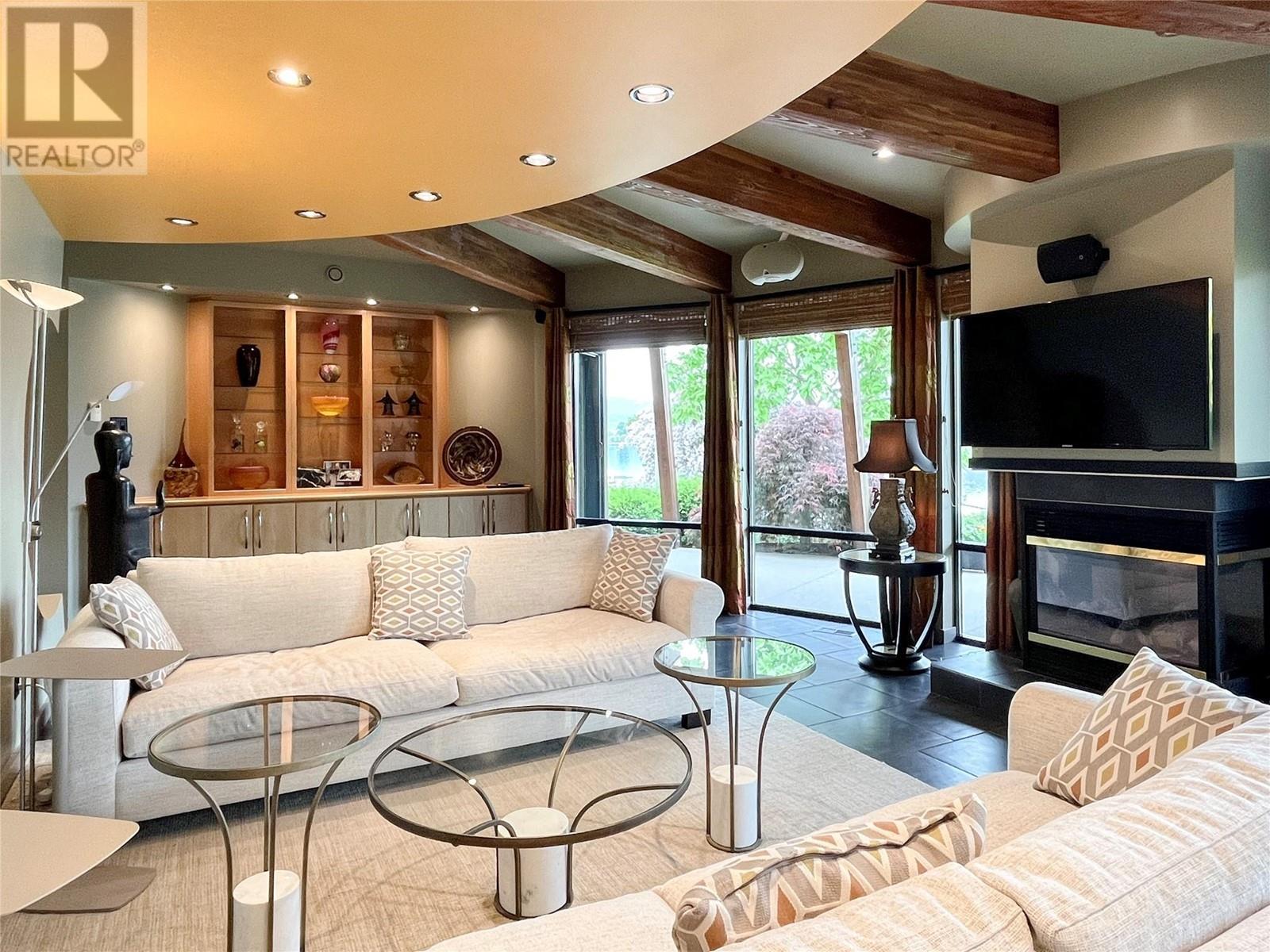 17949 87Th Street, Osoyoos, BC - Indoor Photo Showing Living Room