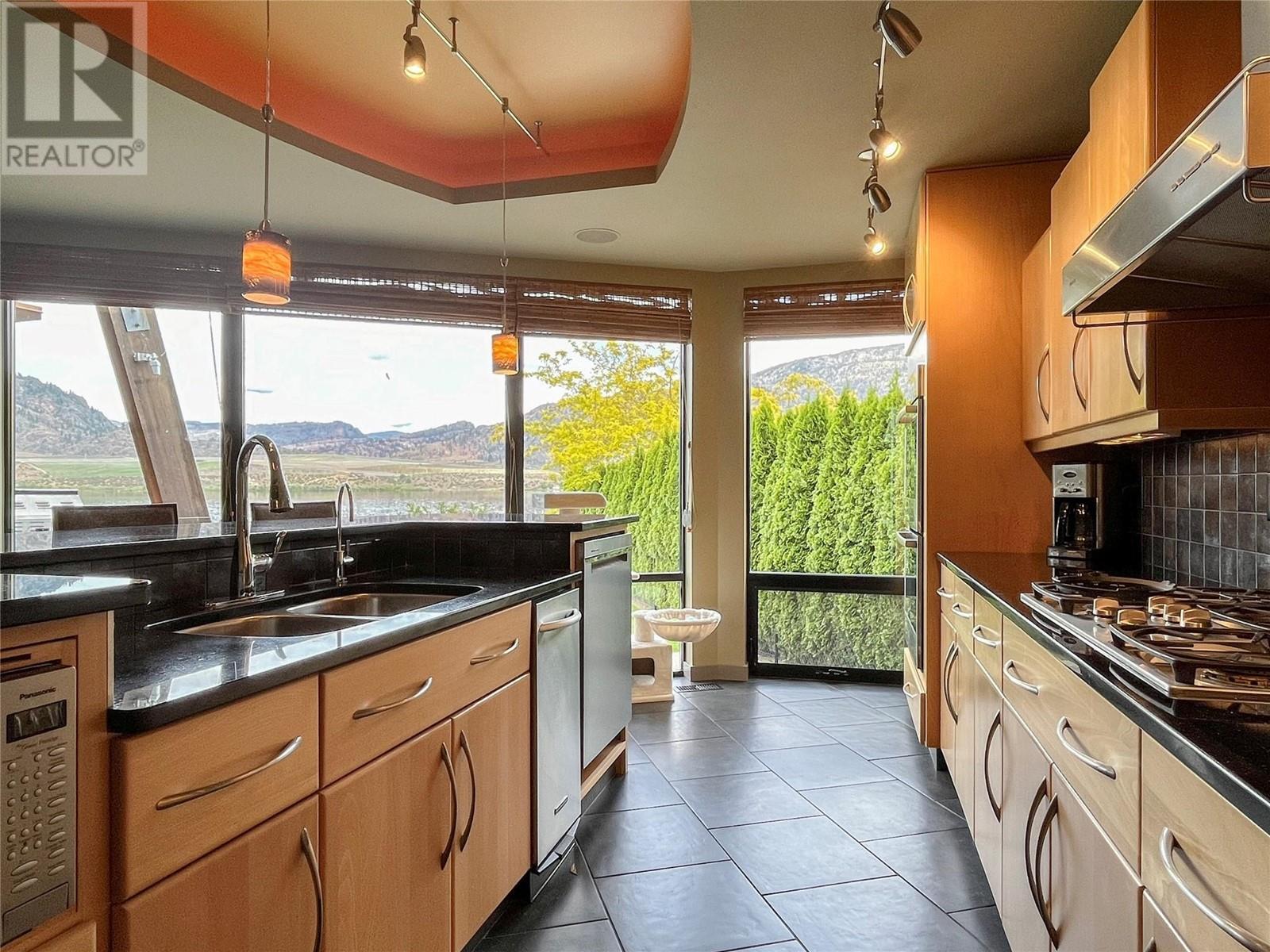 17949 87Th Street, Osoyoos, BC - Indoor Photo Showing Kitchen With Double Sink