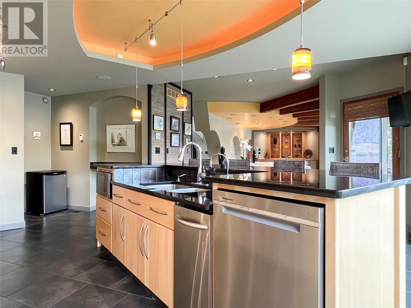 17949 87Th Street, Osoyoos, BC - Indoor Photo Showing Kitchen With Double Sink
