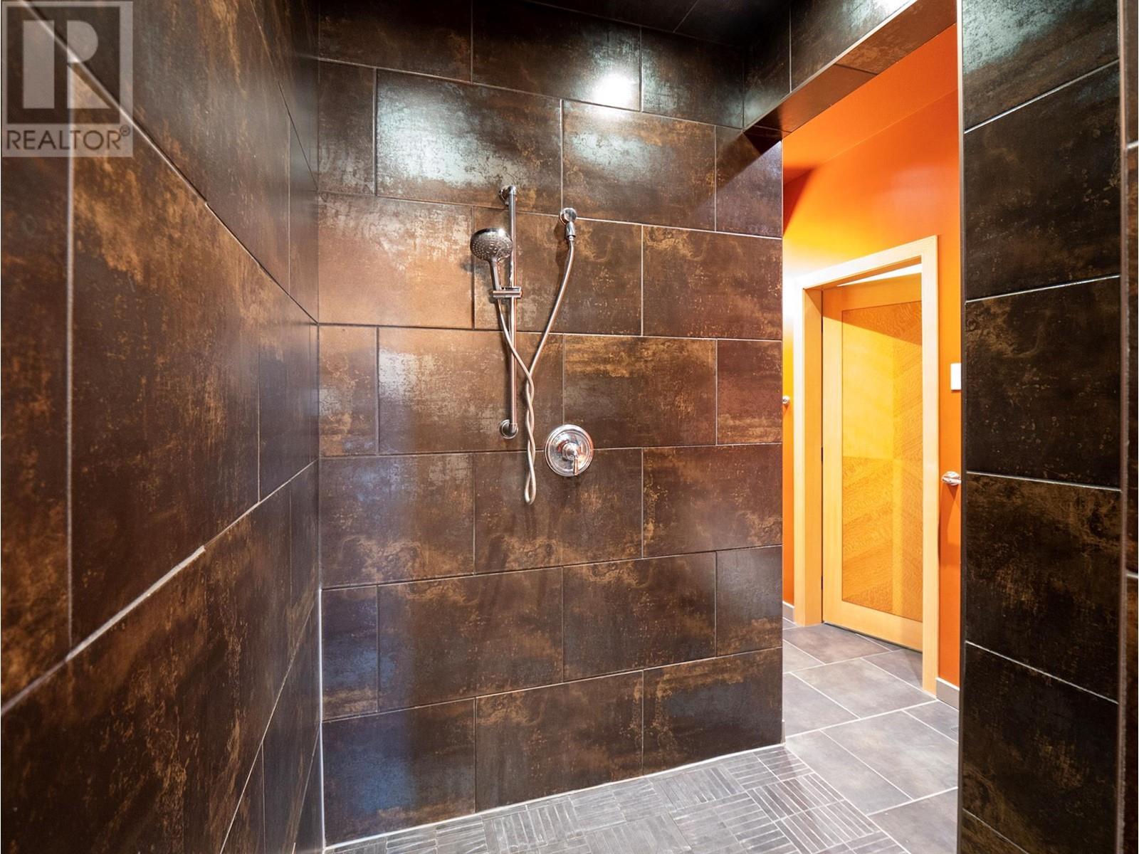 17949 87Th Street, Osoyoos, BC - Indoor Photo Showing Bathroom