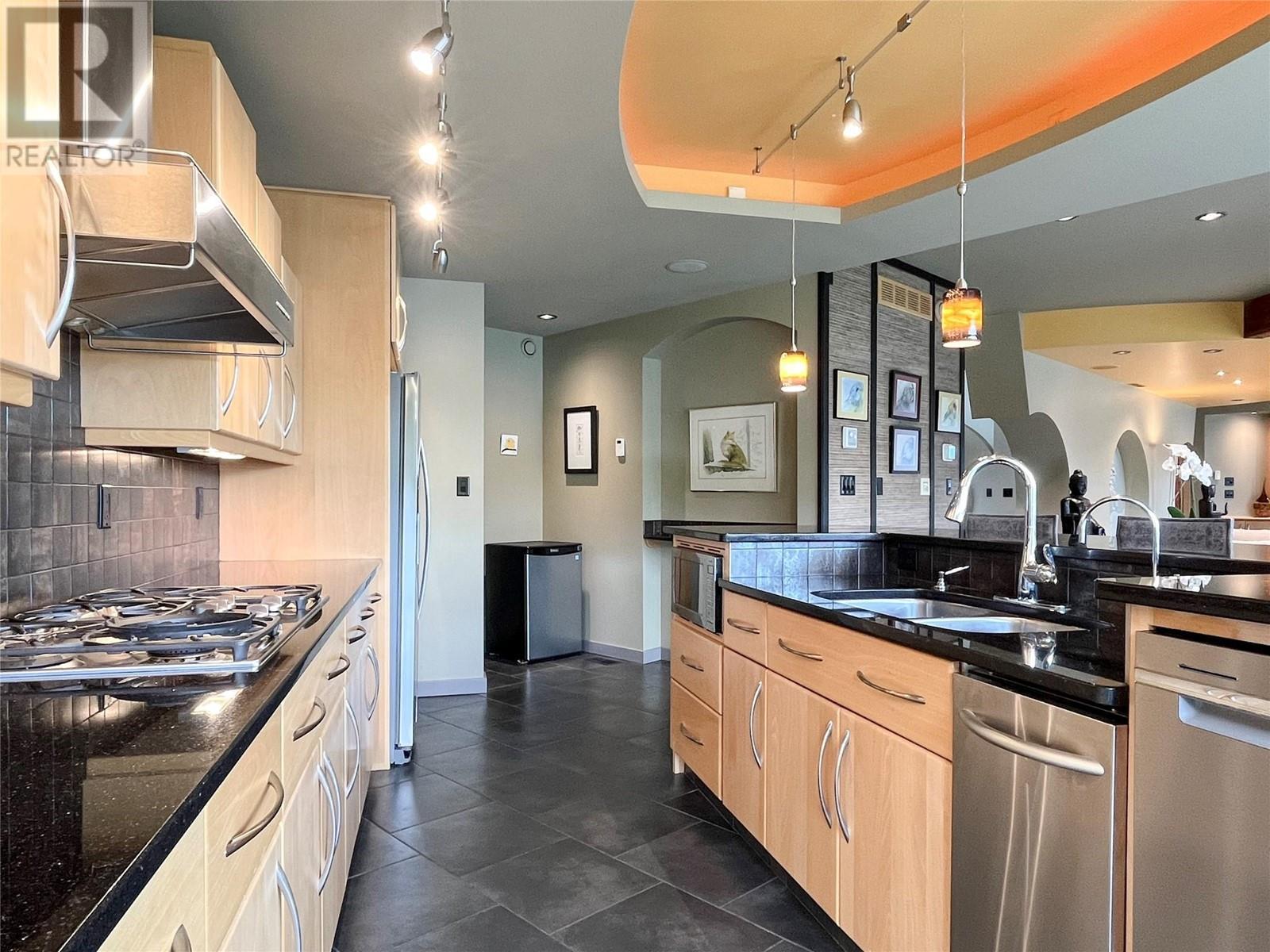 17949 87Th Street, Osoyoos, BC - Indoor Photo Showing Kitchen With Double Sink With Upgraded Kitchen