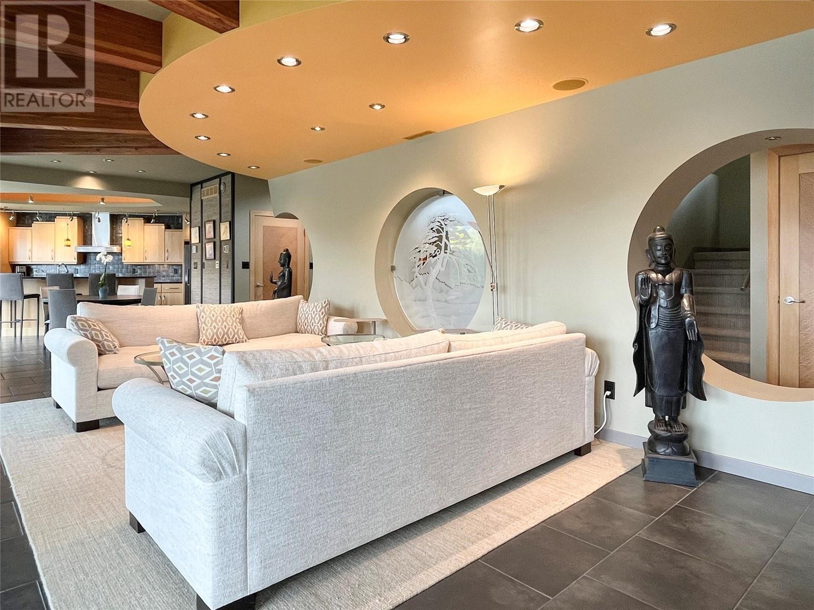 17949 87Th Street, Osoyoos, BC - Indoor Photo Showing Living Room