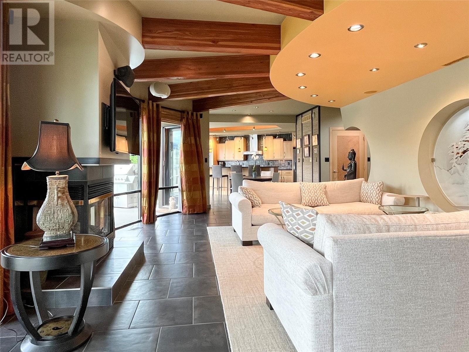 17949 87Th Street, Osoyoos, BC - Indoor Photo Showing Living Room