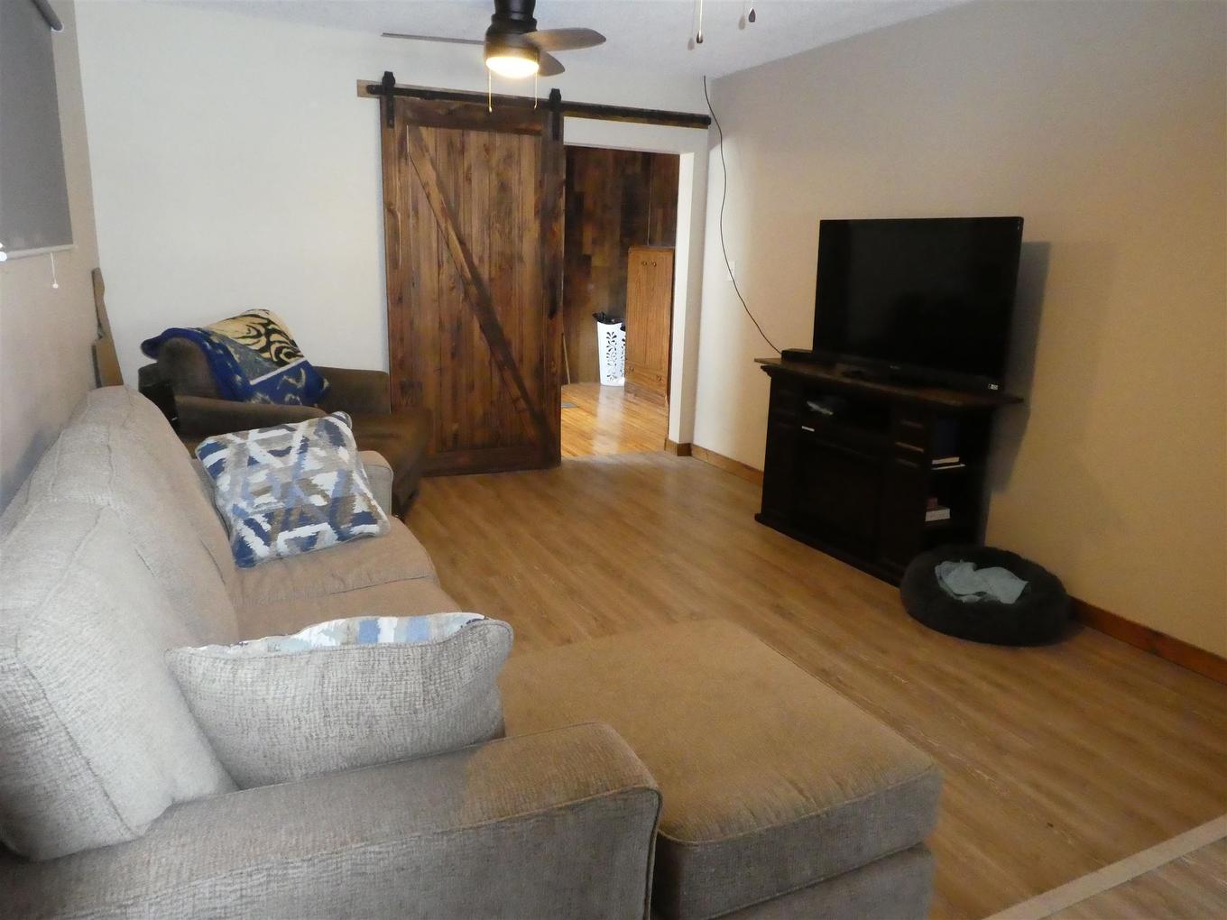 150 Dieppe Rd, Longlac, ON - Indoor Photo Showing Living Room
