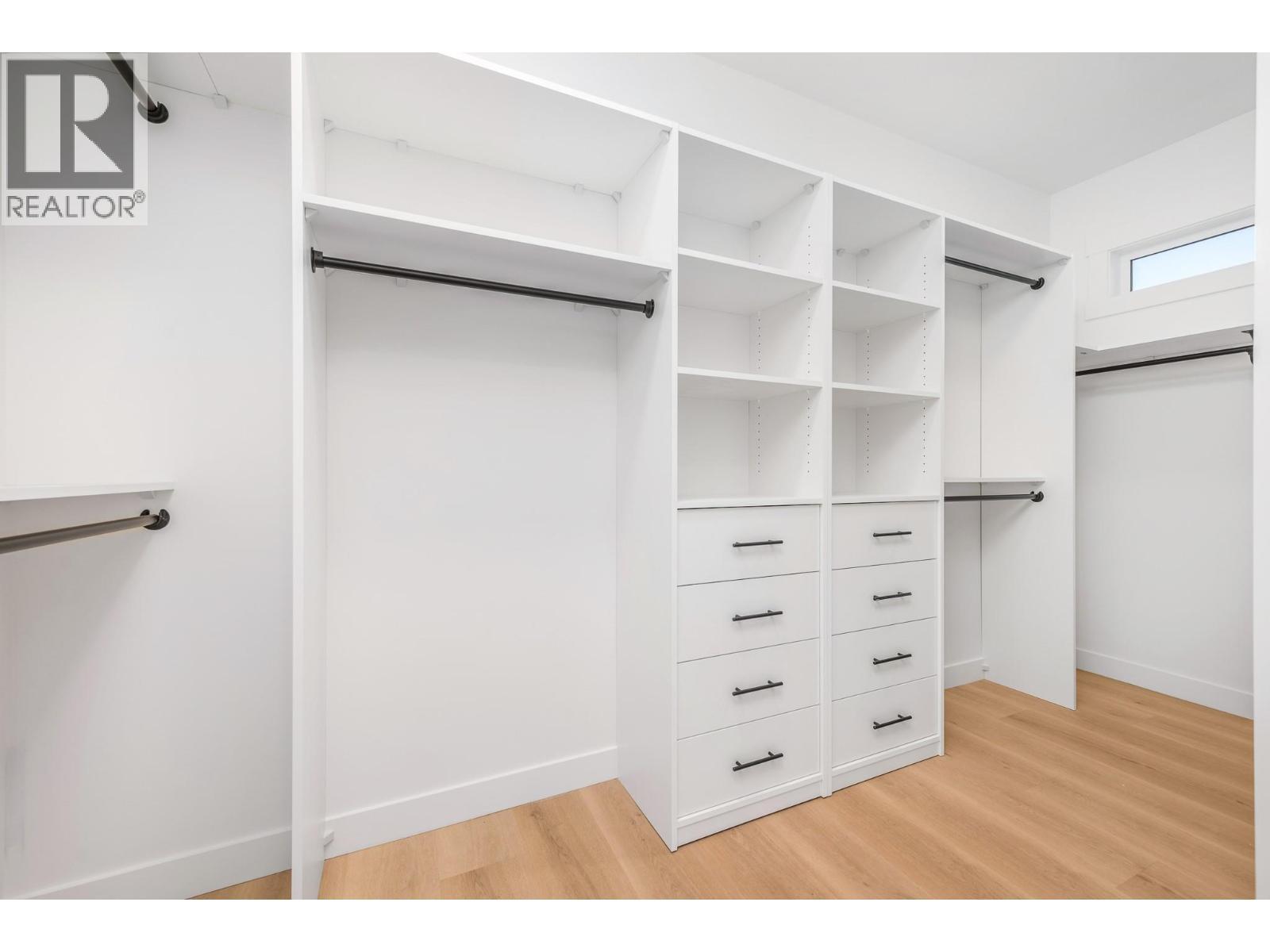 Walk in closet - 195 Sarsons Drive Lot# 10, Coldstream, BC - Indoor Photo Showing Other Room