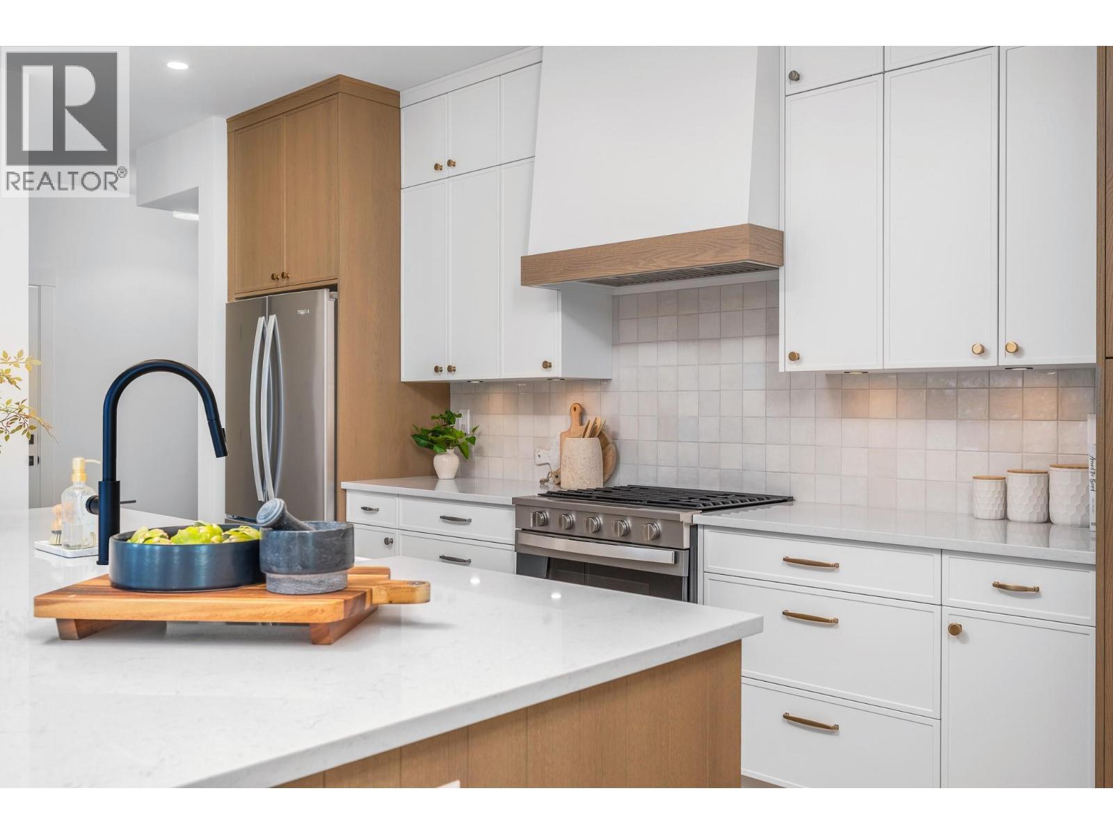 195 Sarsons Drive Lot# 10, Coldstream, BC - Indoor Photo Showing Kitchen With Upgraded Kitchen