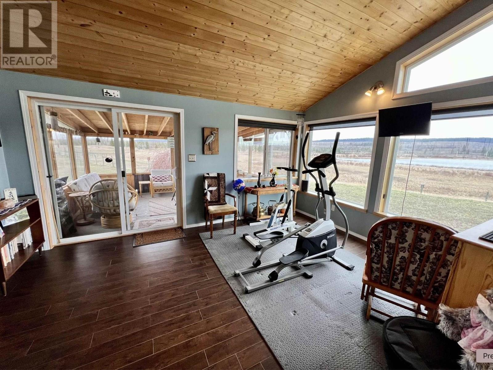 5028 Abel Lake Road, 100 Mile House, BC - Indoor Photo Showing Gym Room