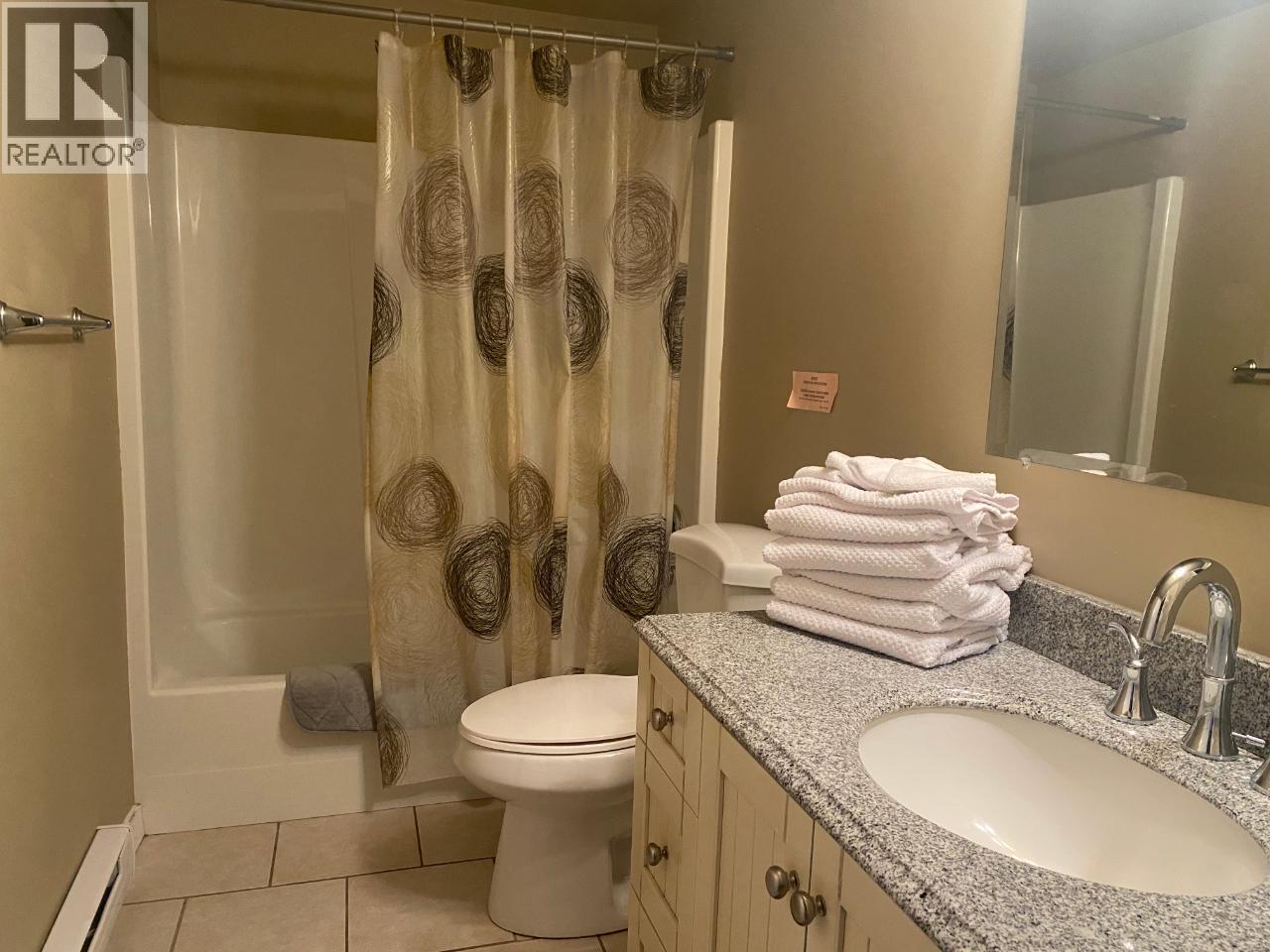 5485 Lac Le Jeune Road Unit# 25/26, Kamloops, BC - Indoor Photo Showing Bathroom