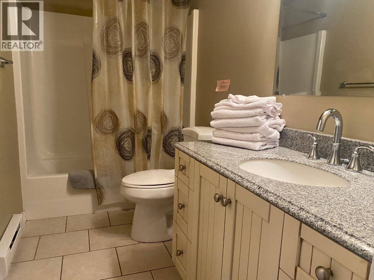5485 Lac Le Jeune Road Unit# 25/26, Kamloops, BC - Indoor Photo Showing Bathroom
