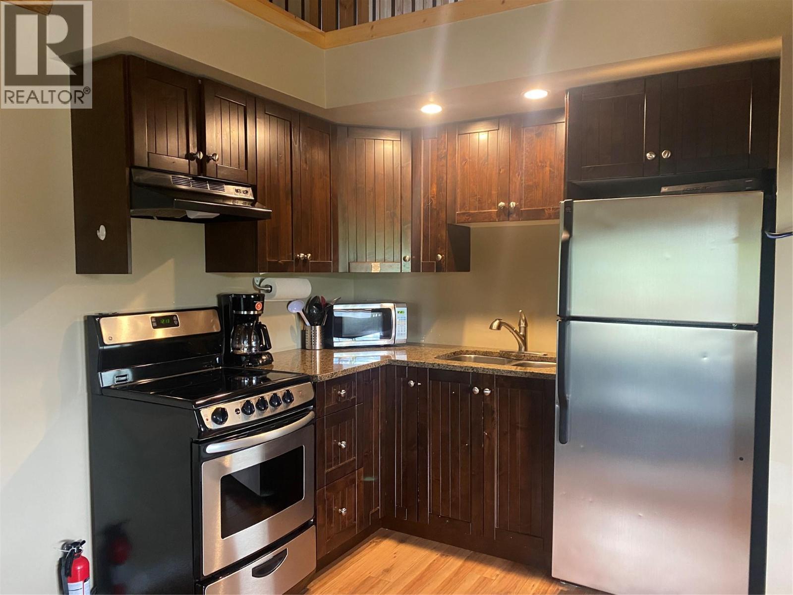 5485 Lac Le Jeune Road Unit# 25/26, Kamloops, BC - Indoor Photo Showing Kitchen With Double Sink