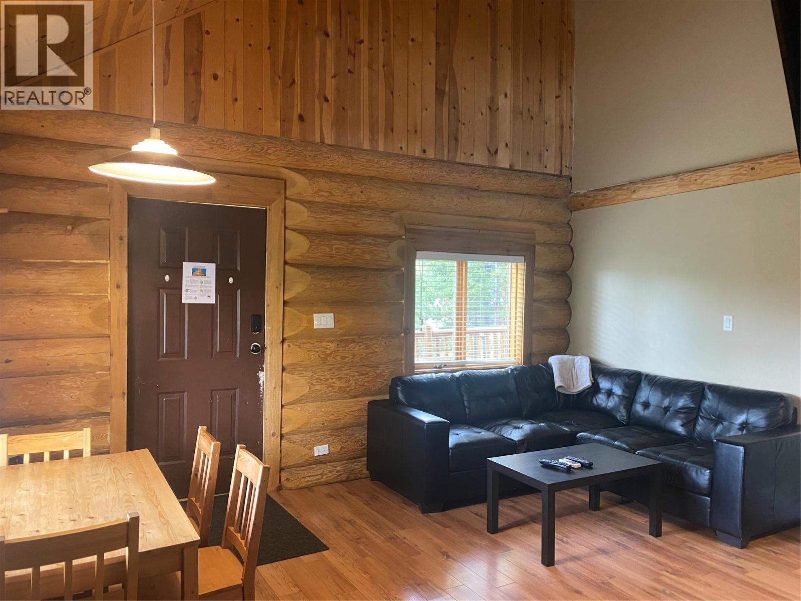 5485 Lac Le Jeune Road Unit# 25/26, Kamloops, BC - Indoor Photo Showing Living Room