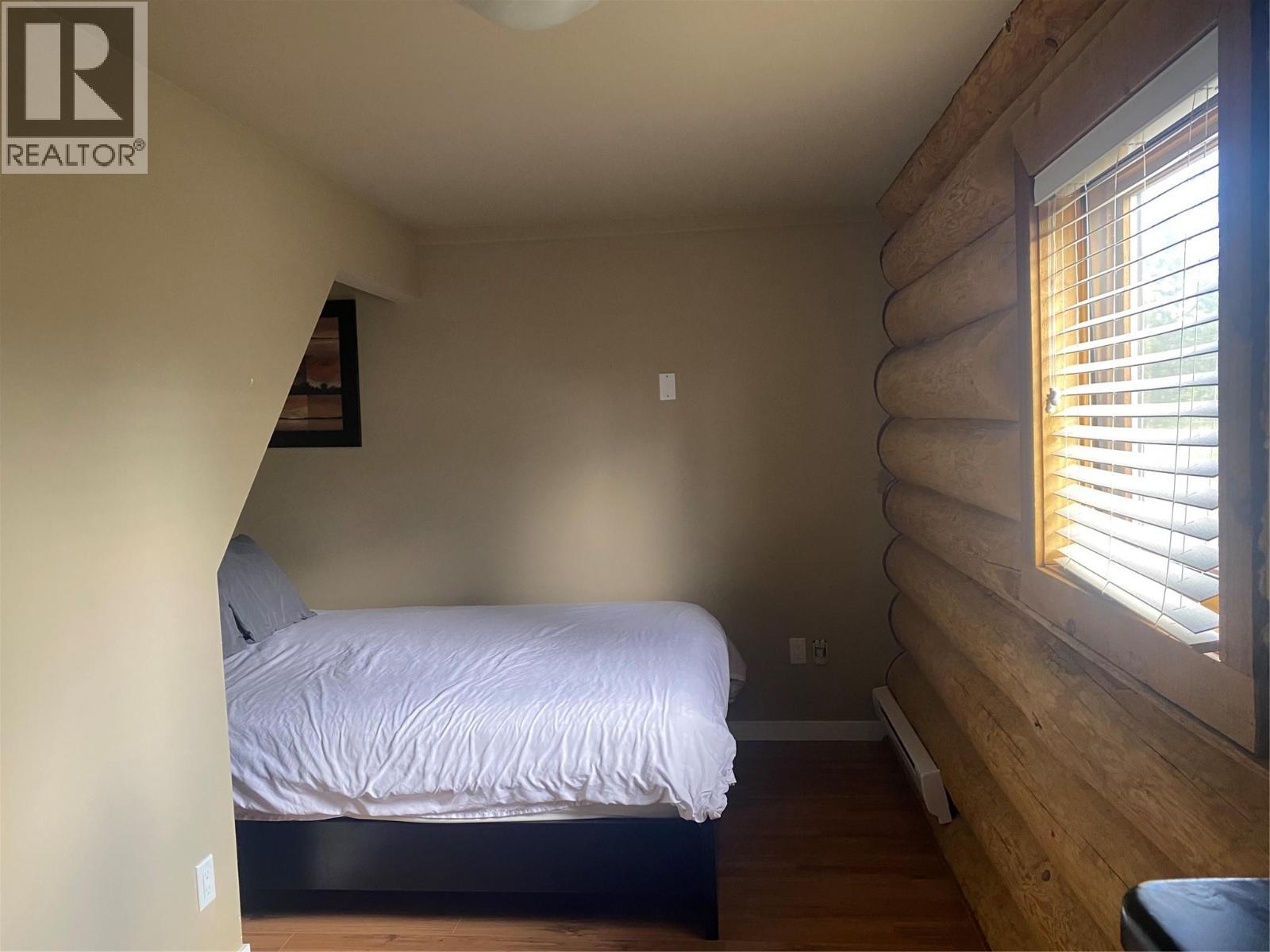 5485 Lac Le Jeune Road Unit# 25/26, Kamloops, BC - Indoor Photo Showing Bedroom