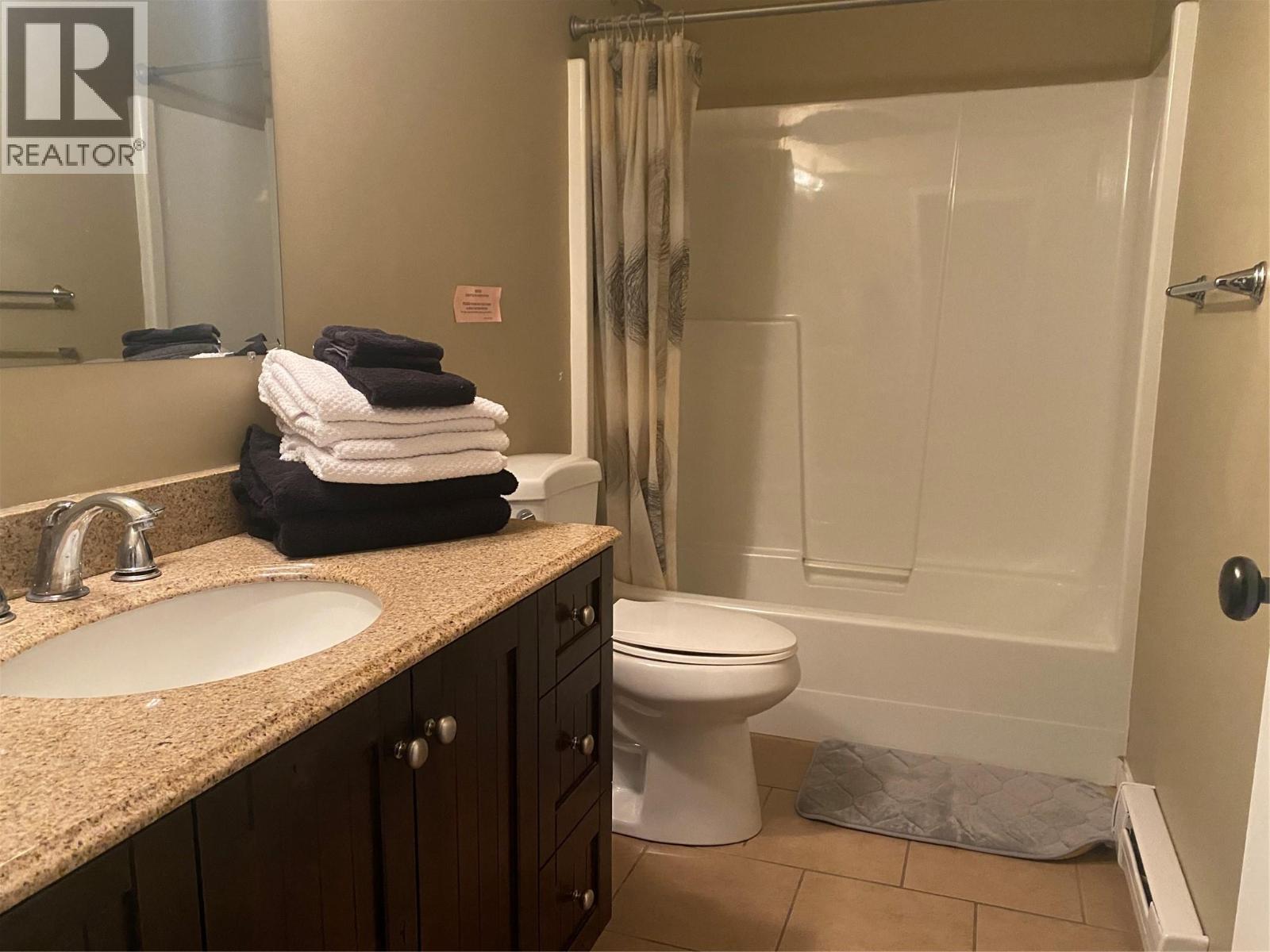 5485 Lac Le Jeune Road Unit# 25/26, Kamloops, BC - Indoor Photo Showing Bathroom