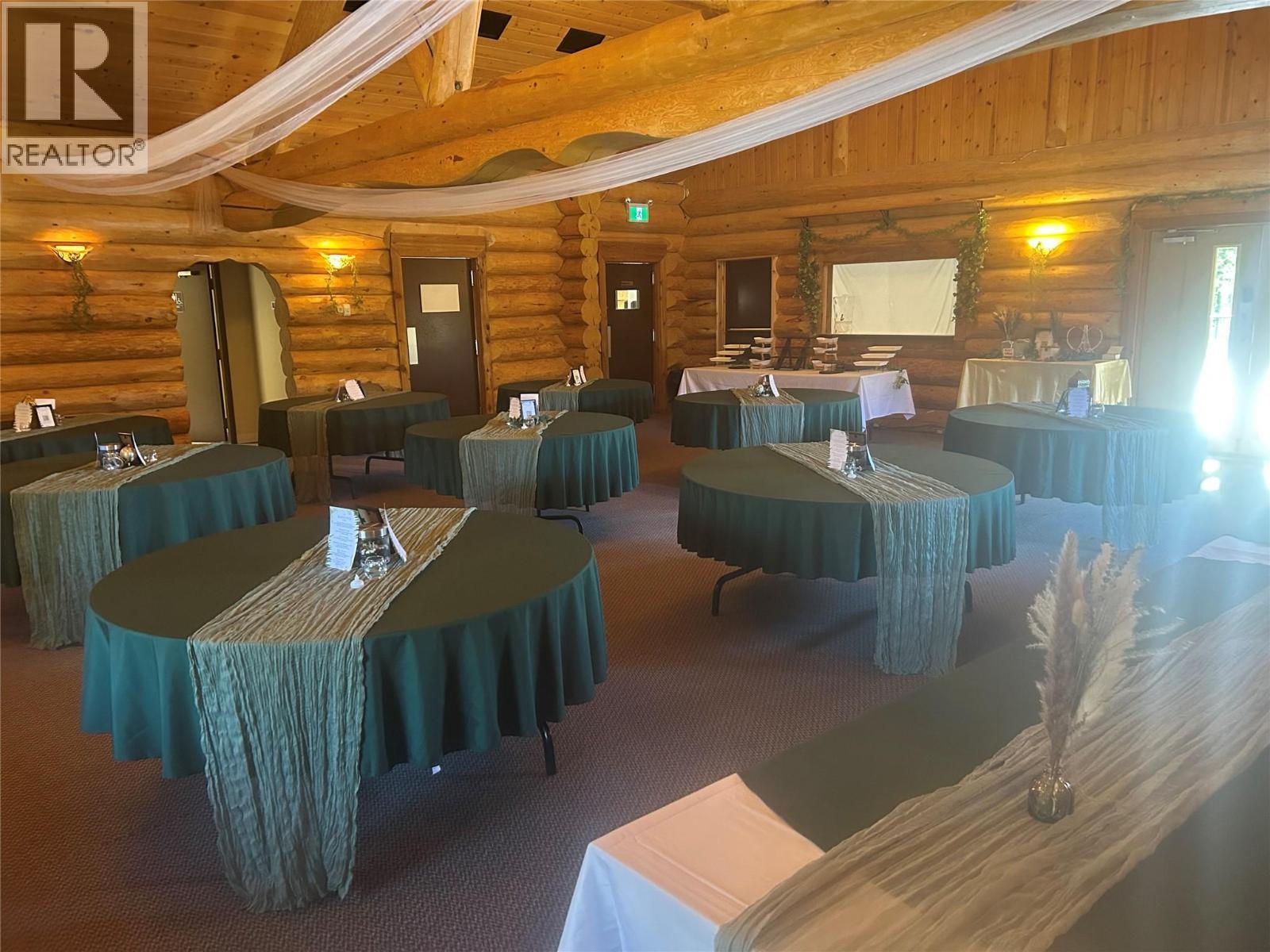 5485 Lac Le Jeune Road Unit# 25/26, Kamloops, BC - Indoor Photo Showing Dining Room