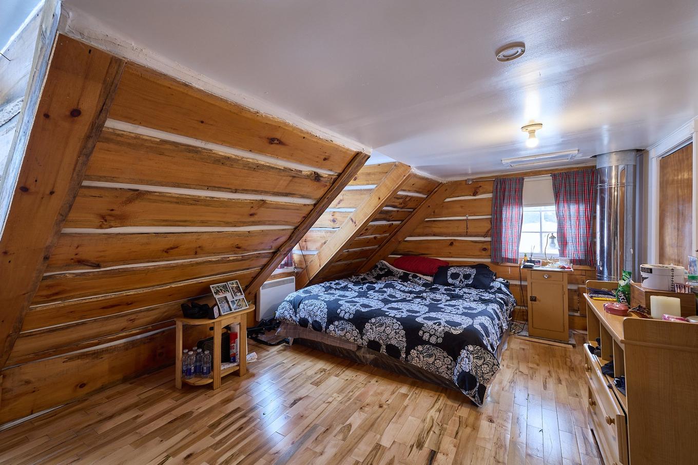 Chambre à coucher principale - 377 Ch. Lac-Léon, Saint-Donat, QC - Indoor Photo Showing Bedroom