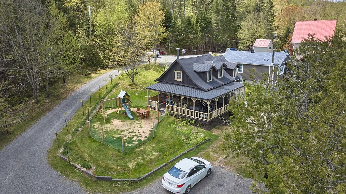 Photo aérienne - 377 Ch. Lac-Léon, Saint-Donat, QC - Outdoor