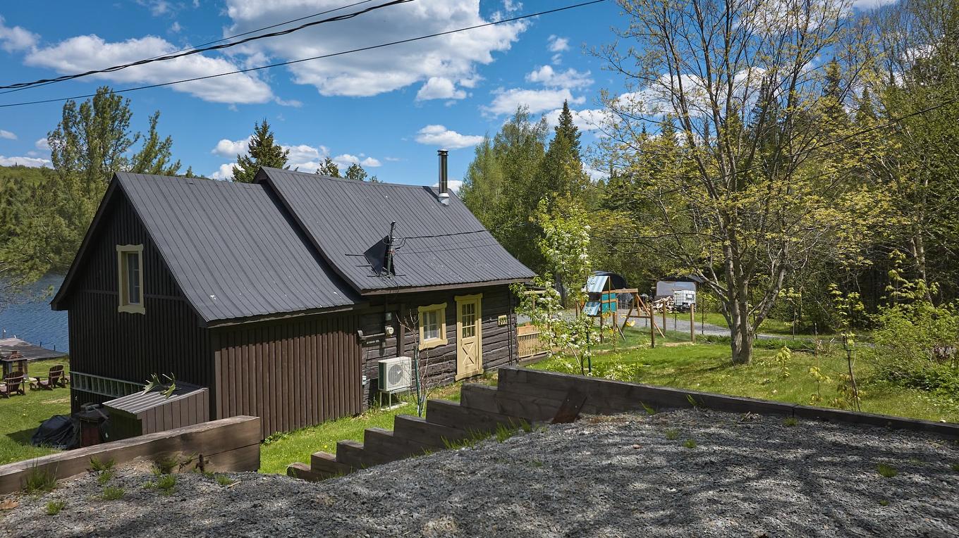 Façade - 377 Ch. Lac-Léon, Saint-Donat, QC - Outdoor