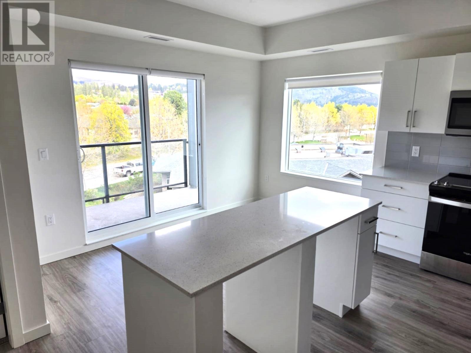 2345 Butt Road Unit# 414, Westbank, BC - Indoor Photo Showing Kitchen