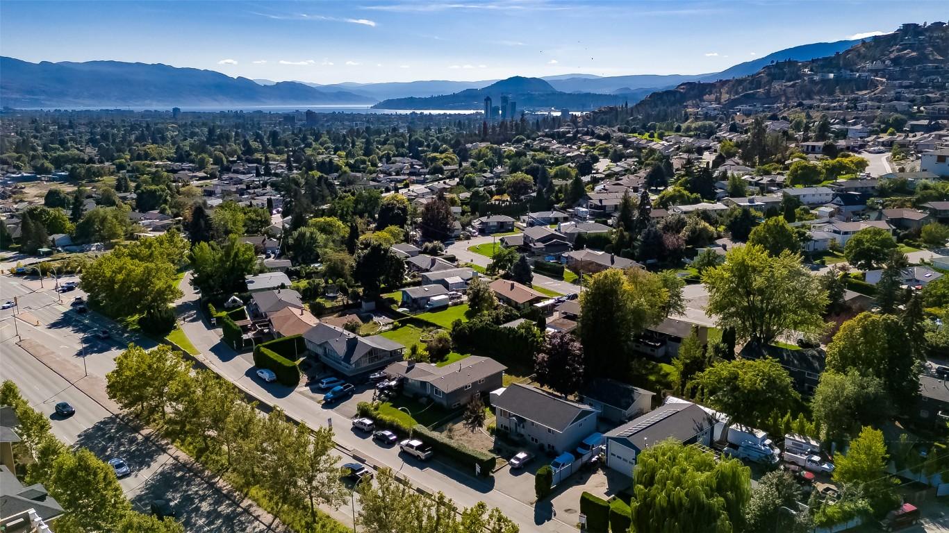1880 Broadview Avenue, Kelowna, BC - Outdoor With View