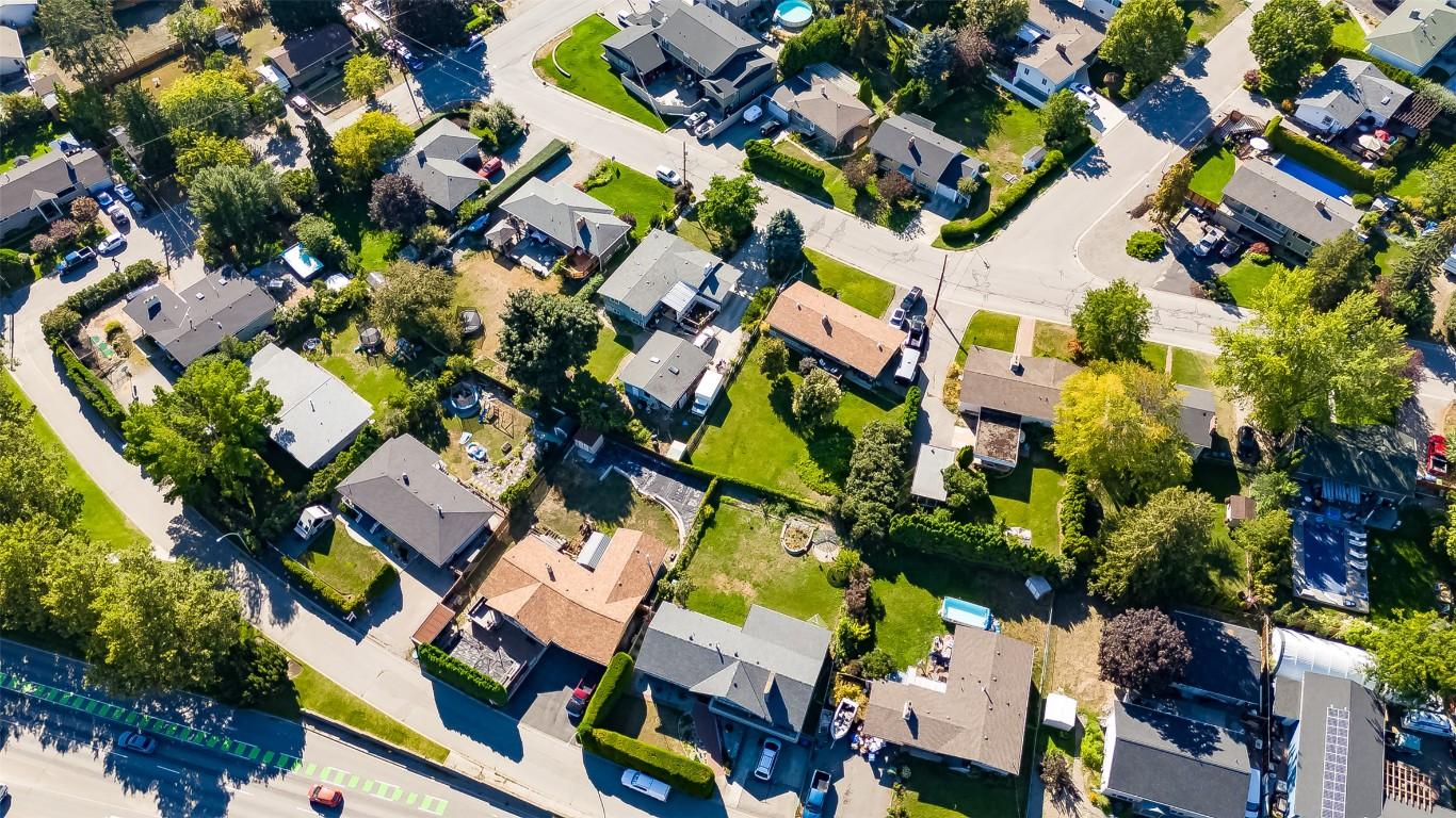 1880 Broadview Avenue, Kelowna, BC - Outdoor With View