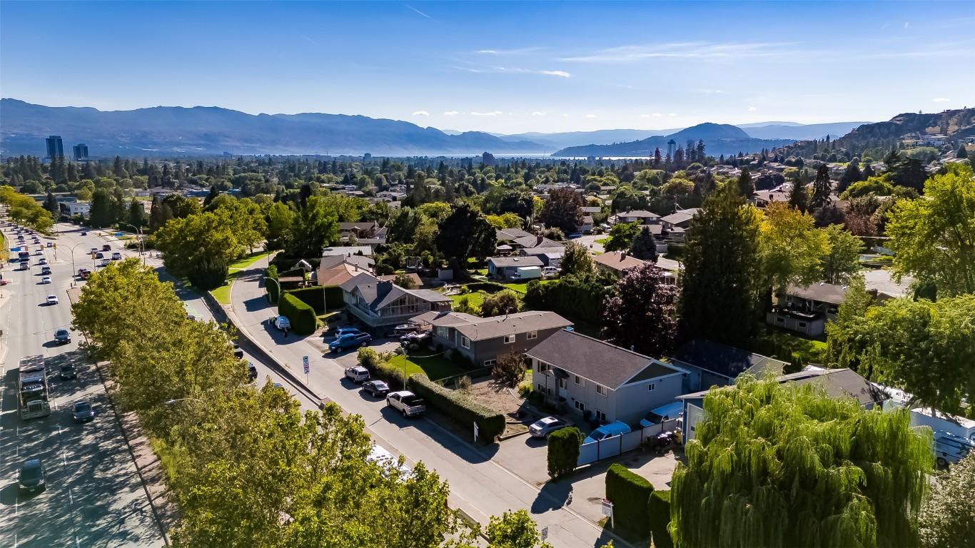 1880 Broadview Avenue, Kelowna, BC - Outdoor With View
