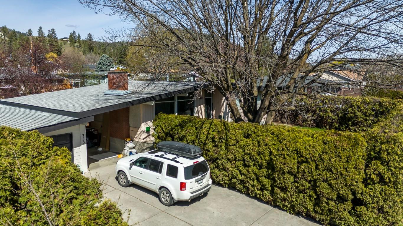 750 Glenmore Drive, Kelowna, BC - Outdoor