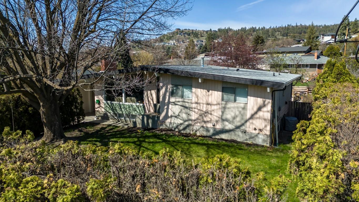 750 Glenmore Drive, Kelowna, BC - Outdoor