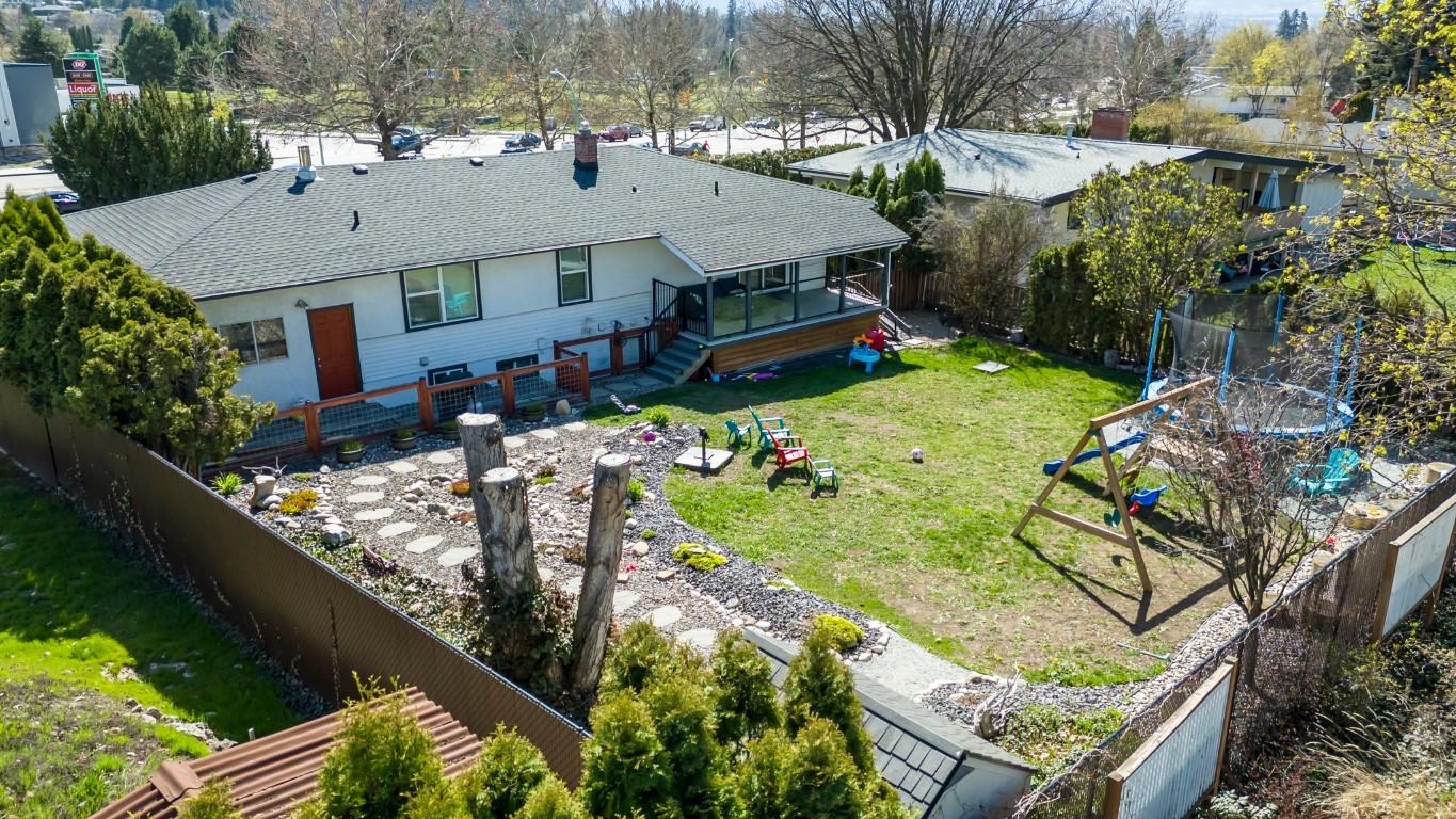 740 Glenmore Drive, Kelowna, BC - Outdoor