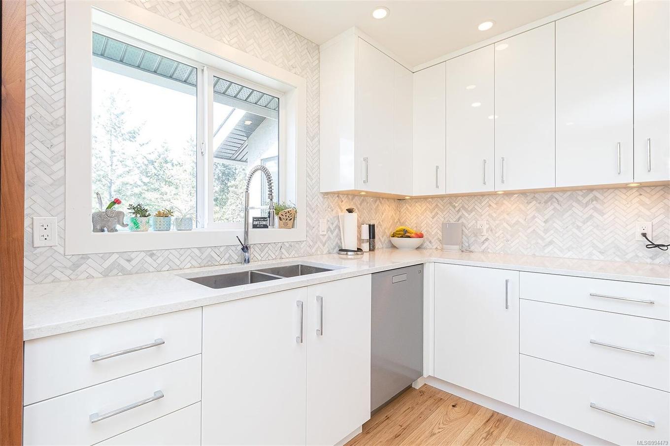 8518 Tribune Terr, North Saanich, BC