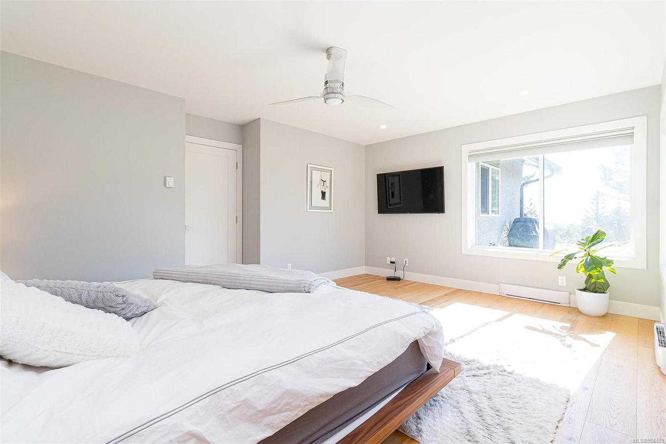 8518 Tribune Terr, North Saanich, BC