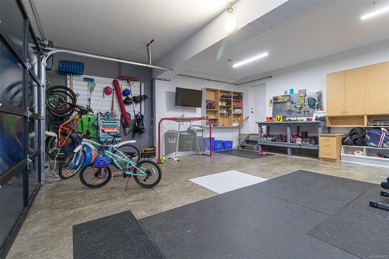 8518 Tribune Terr, North Saanich, BC