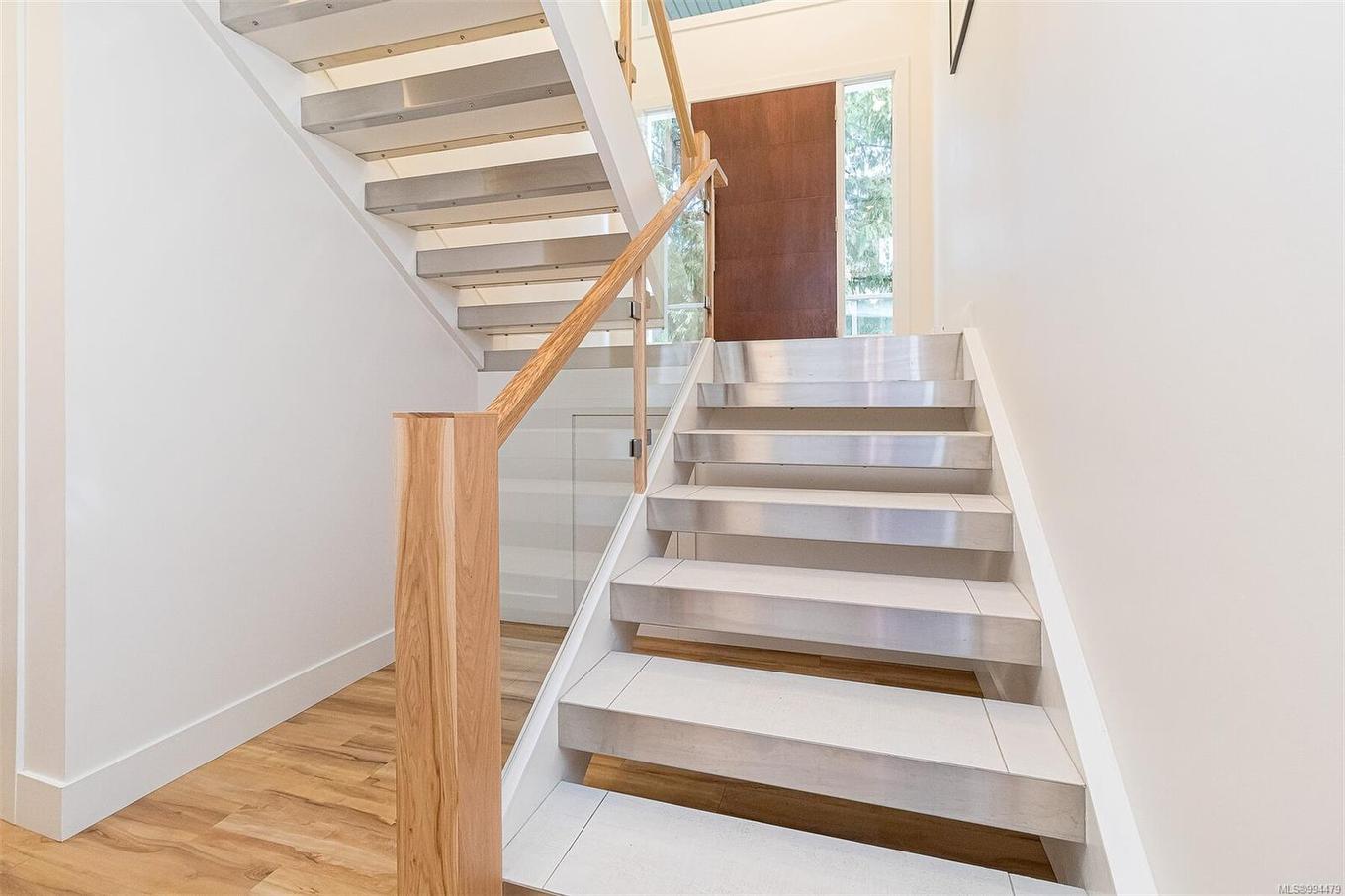 8518 Tribune Terr, North Saanich, BC