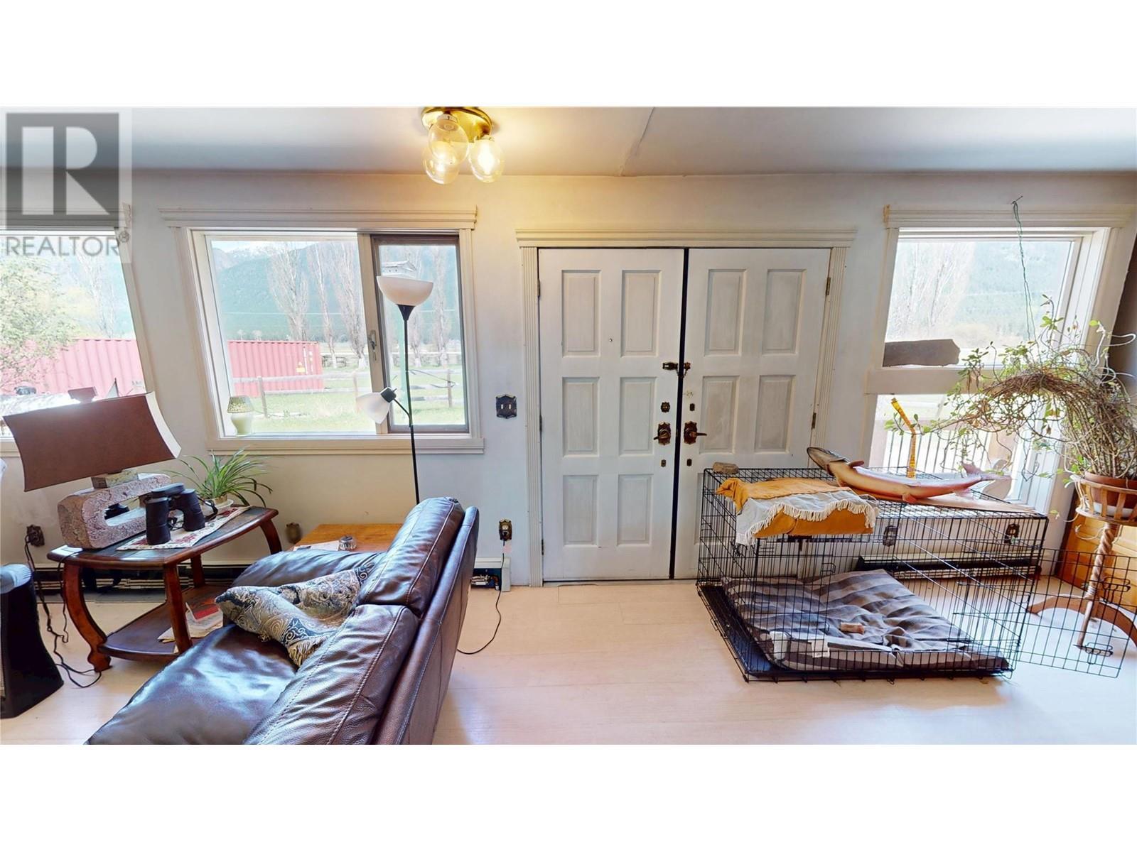 2325 Wardner Fort Steele Road, Fort Steele, BC - Indoor