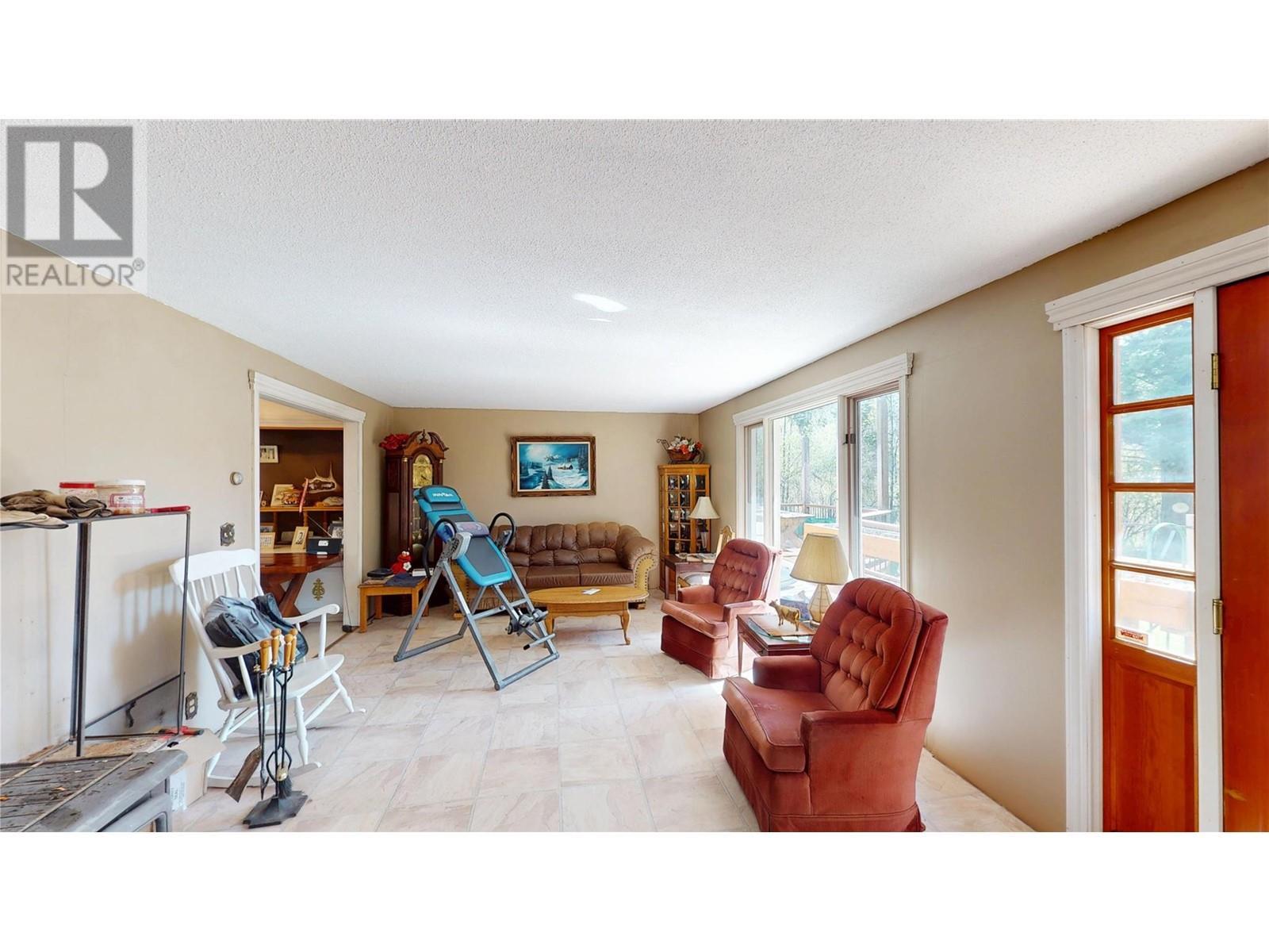 2325 Wardner Fort Steele Road, Fort Steele, BC - Indoor